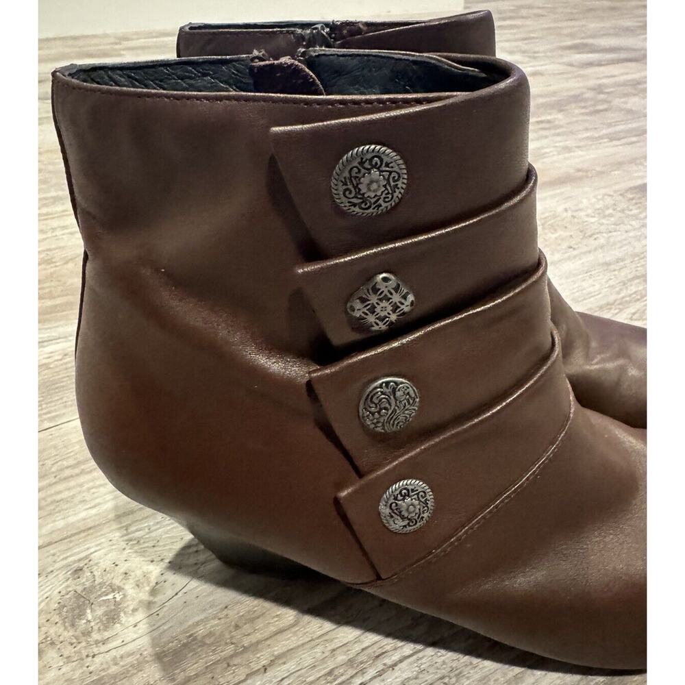 DANSKO Brown Leather "Baker" Heeled Booties With Button Detail Sz 40 US 9.5-10 - Picture 2 of 10